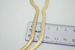 63 - Elegante 14 karaat geel gouden platte slangen collier kopen? Bied vanaf 980!
