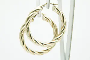 24 - GROTE set (zo goed als nieuwe) geel-goud & gedraaide 14 Krt oorclips kopen? Bied vanaf 195!