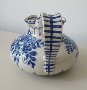 Niet of onleesbaar gesigneerd - Blauw witte art deco platelen Hengselkan kopen? Bied vanaf 1!