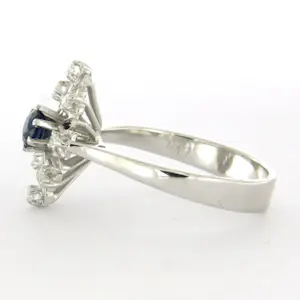 14k wit gouden ring bezet met saffier en single cut geslepen diamant tot. 0.11ct kopen? Bied vanaf 450!