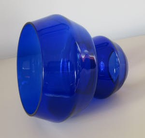 Niet of onleesbaar gesigneerd - Blauwe en oranje Space Age glazen lampenkapjes kopen? Bied vanaf 1!