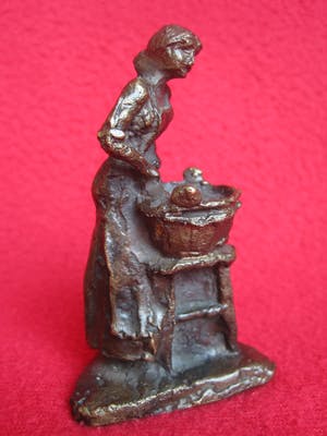Brons (Onbekend) - Wasvrouw. kopen? Bied vanaf 45!