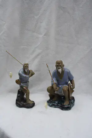 Niet of onleesbaar gesigneerd - Paar Chinese keramische Mud Man Fisherman-beeldjes (Midden 20e eeuw) kopen? Bied vanaf 1!