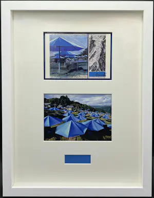 Christo - The Umbrellas :dubbele card met originele stof, gesigneerd & boek & persbericht kopen? Bied vanaf 390!