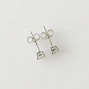 Diamanten oorknopjes kopen? Bied vanaf 850!