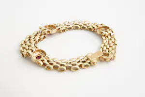 99- 18 karaats geel-gouden dames armband gezet met rode edelsteen kopen? Bied vanaf 770!