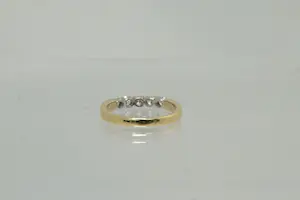 101 - ZGAN 18Kt geel goud & diamanten ring met 5 briljanten ca. 0.35ct diamant kopen? Bied vanaf 320!