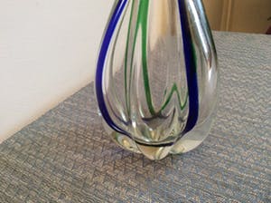 Niet of onleesbaar gesigneerd - vaas met groene en blauwe lijnen kopen? Bied vanaf 1!
