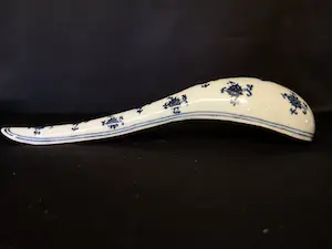 Niet of onleesbaar gesigneerd - CHINA; Blue & White Spoon, gemerkt verticaal zes karakter Kaishu kopen? Bied vanaf 1!