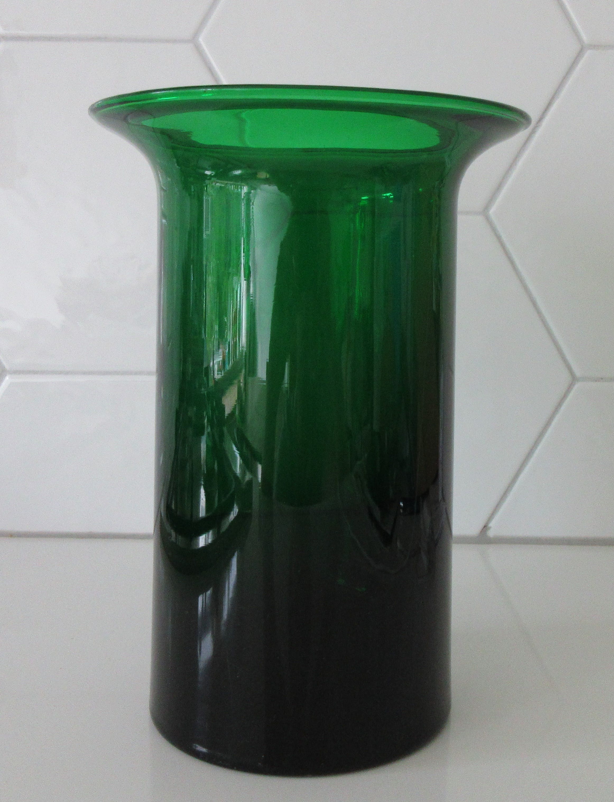 Per Lutken - Flesgroene Holmegaard cilindervaas model Gronland verkocht voor € 3!