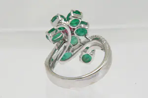 21 - 18 karaats witgouden bloem ring met diamant ca 0.50 crt briljant kopen? Bied vanaf 850!