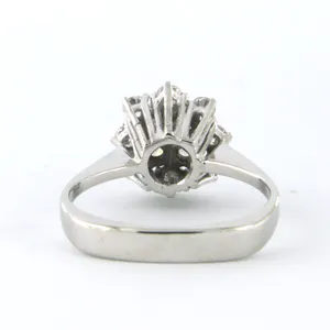 18k witgouden entourage ring bezet met briljant geslepen diamanten tot. 0,65ct kopen? Bied vanaf 550!