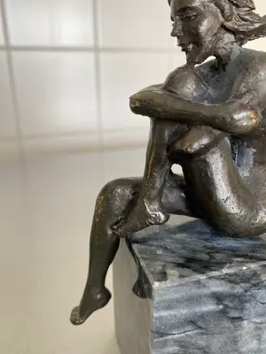 Niet of onleesbaar gesigneerd - peinzende muse kopen? Bied vanaf 1!
