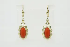 11- Elegant paar 14krt gouden oorhangers met ovalen bloedkoraal stenen kopen? Bied vanaf 170!