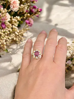 18 Kt. Geelgouden cocktailring met 1,80 ct granaat en diamanten kopen? Bied vanaf 900!