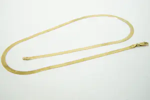 01- 14 karaats geelgouden choker met platte gladde schakels kopen? Bied vanaf 560!