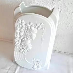 A.K. Kaiser Porzellan - Op Art Vase Bisquit Porzellan Design Wolfgang Gawantka signiert 70er Jahre kopen? Bied vanaf 70!