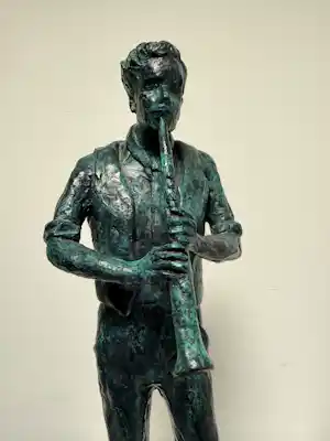 Siem Wardenaar - Bronzen sculptuur | 'Klarinetspeler' verkocht voor € 405!