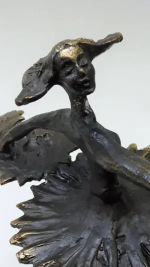 Corry Ammerlaan - Corry Ammerlaan bronzen sculptuur danseres met waaiers kopen? Bied vanaf 1!
