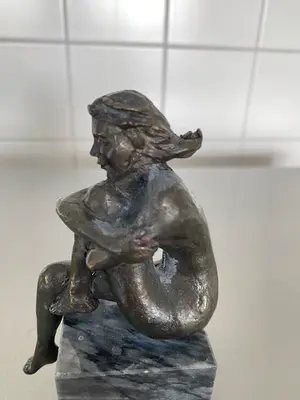 Niet of onleesbaar gesigneerd - peinzende muse kopen? Bied vanaf 1!