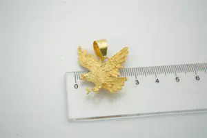 80 - Mooi gedetailleerde 18 karaat geel gouden adelaar hanger kopen? Bied vanaf 300!