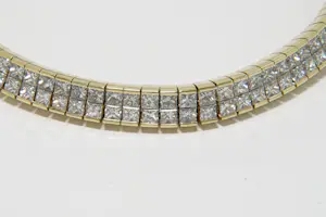 19 - 18 karaats geelgouden armband met ca 13 crt princess geslepen diamanten kopen? Bied vanaf 4850!