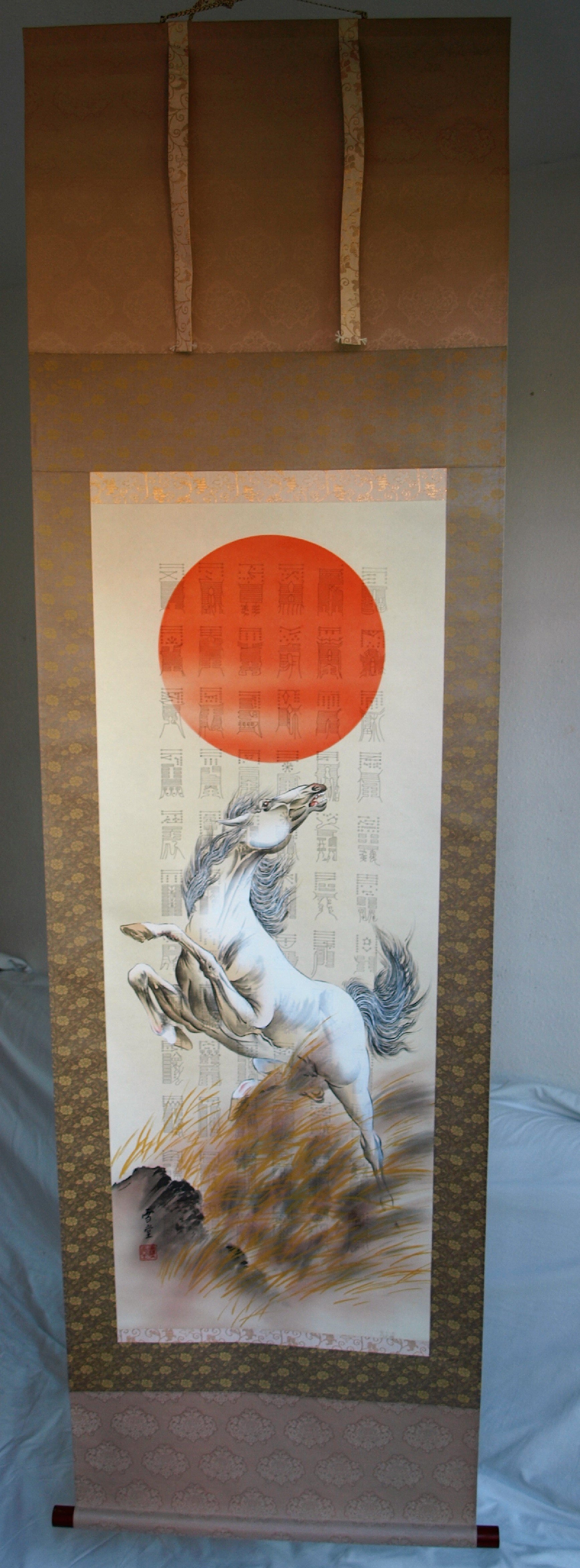 Niet of onleesbaar gesigneerd - Japanse scroll , Paard - Inkt en verf op doek, opgerold op houten stok kopen? Bied vanaf 1!