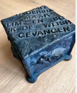 Koen Rossaert - BOX, Bronzen beeld, gesloten doos kopen? Bied vanaf 200!
