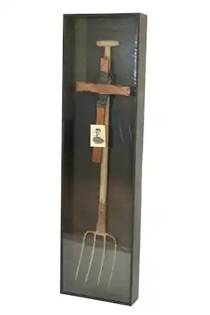 Julia Winter - "First Day" - 2003 - Assemblage/ object - Gesigneerd - Galerie Parade Amsterdam kopen? Bied vanaf 150!