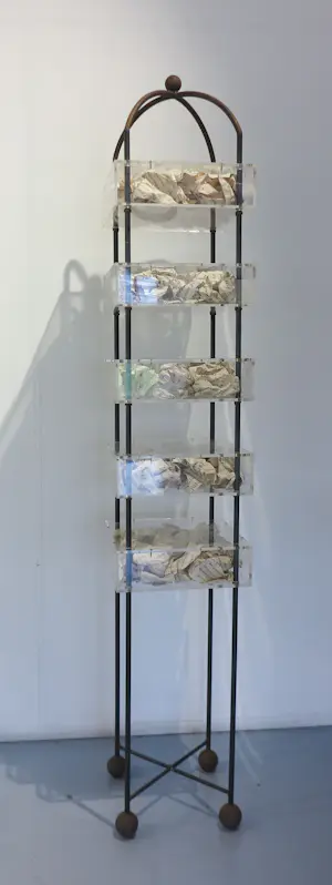 Henny Schakenraad - Mixed Media / Zeer groot object van o.a. metaal, plexiglas en papier, BEWAREN kopen? Bied vanaf 320!
