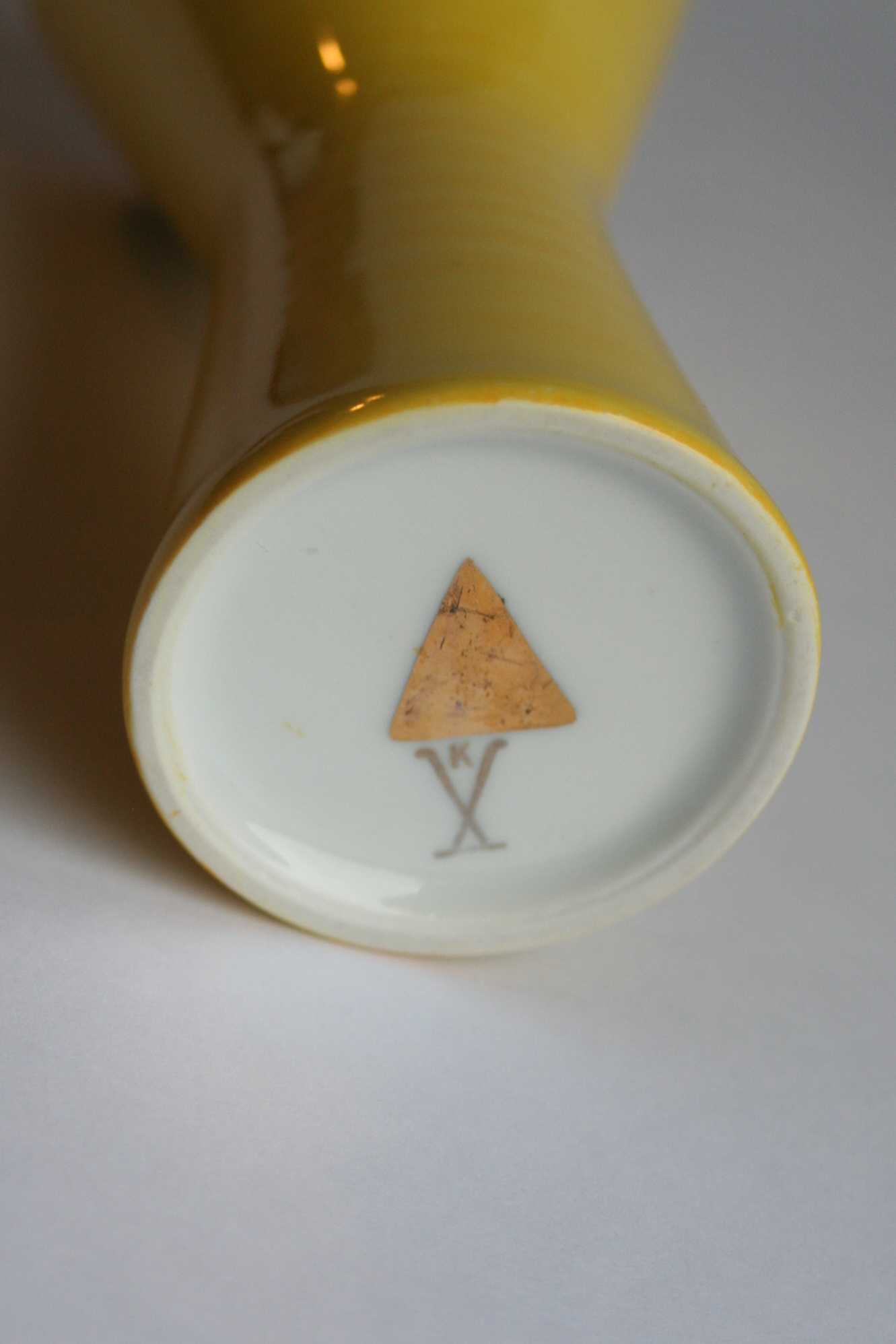 Niet of onleesbaar gesigneerd - porseleinen vaas - gemerkt met K en gouden driehoek kopen? Bied vanaf 1!