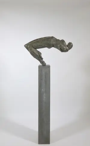 Wim Steins - Groot elegant bronzen beeld van een danseres op hoge smalle sokkel kopen? Bied vanaf 2000!