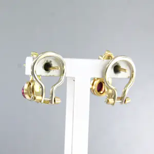 18k geel gouden oorhangers met robijn en briljant geslepen diamant tot.0.08ct kopen? Bied vanaf 510!
