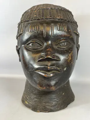 Benin - 230225 - BRONZE Large - 28 cm - African Ife kingdom head - Nigeria. kopen? Bied vanaf 265!