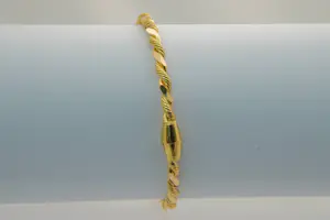 12 - Fraai afgewerkte 20Krt geel gouden  armband gedraaid model kopen? Bied vanaf 1105!