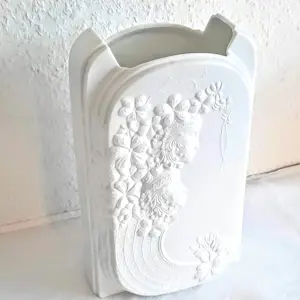 A.K. Kaiser Porzellan - Op Art Vase Bisquit Porzellan Design Wolfgang Gawantka signiert 70er Jahre kopen? Bied vanaf 70!