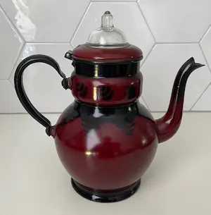Niet of onleesbaar gesigneerd - Art Deco geemailleerde aluminium koffiepot van 2L - Sigg Arta kopen? Bied vanaf 1!