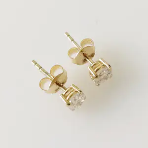 Diamanten oorknopjes kopen? Bied vanaf 850!