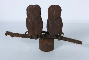 Paul Beckers - Twee sculpturen van hout, ijzer en terracotta, Vogels (ibis en uiltjes) + boek! kopen? Bied vanaf 100!