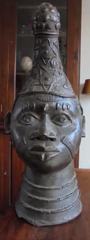 Benin - Zwaar, bronzen beeld, met origineel certificaat.Uniek en gedetailleerd. verkocht voor € 195!