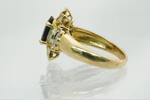 82 - Grote 18 Krt gouden ring met  0.35ct diamant en grote blauwe edelsteen kopen? Bied vanaf 480!