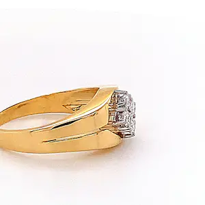 Ausgefallener Vintagering in 18 Karat Gelb -und Weißgold mit feinen Brillanten kopen? Bied vanaf 699!