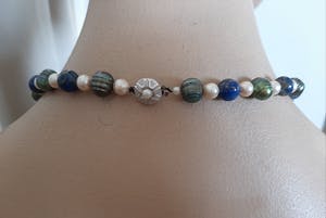 Niet of onleesbaar gesigneerd - Collier van lapis lazuli,parels,koraal,Murano glas,zilver 925 kopen? Bied vanaf 1!