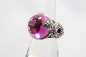 65 - 1e gehalte zilveren Folli Follie ring zwart geëmailleerd met roze steen kopen? Bied vanaf 25!