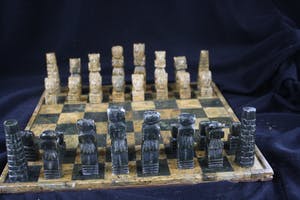Niet of onleesbaar gesigneerd - Schaakspel (Peru) kopen? Bied vanaf 1!