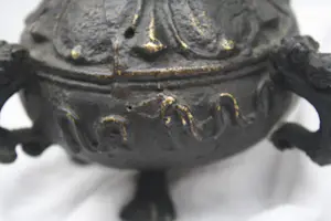 Niet of onleesbaar gesigneerd - Een Oude Bronzen Wierrook Tripod China, late Qing-dynastie (1644-1912). kopen? Bied vanaf 1!