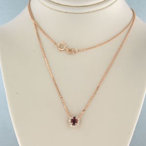 14k rosé gouden collier met hanger bezet met robijn en briljant geslepen diamant kopen? Bied vanaf 200!