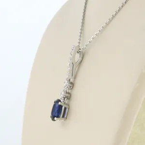 14k gouden collier met een hanger bezet met saffier en briljant geslepen diamant kopen? Bied vanaf 350!