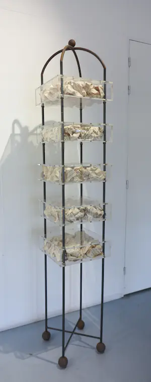 Henny Schakenraad - Mixed Media / Zeer groot object van o.a. metaal, plexiglas en papier, BEWAREN kopen? Bied vanaf 320!