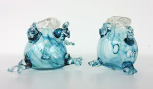 Yvon Trossèl - Twee glazen blauwe muisjes kopen? Bied vanaf 70!